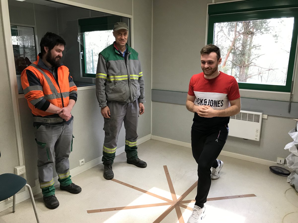 SodiaalCoop's tweet photo. 🤸‍♂️ Les chauffeurs laitiers, magasiniers et frigoristes profitent de leurs séances d’activité physique. 

‍🧘‍♀️ L'objectif est la prévention des accidents du travail, de la pénibilité, des troubles musculo-squelettiques et des maladies professionnelles. 

#SanteAuTravail https://t.co/CHgJT2zqDJ