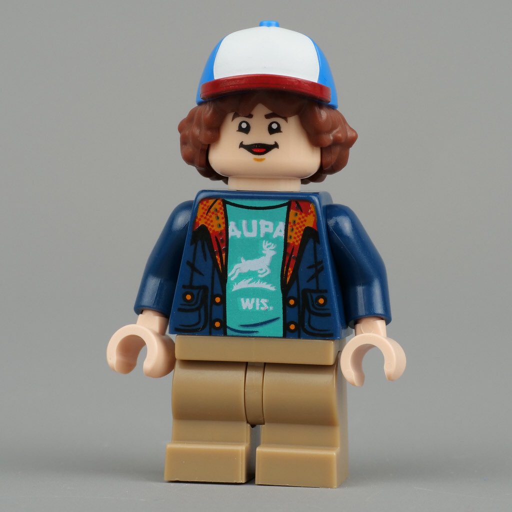 AliPlumb's tweet photo. Its true: there’s a @LEGO_Group #StrangerThings set. 

Lego Eleven and Dustin look particularly good, and the house... goes upside down (*cue music*)

It’s also released on my birthday, which means I *have* to get it? 🤔 

Photos via the amazing @brickset: https://t.co/c5d0anKWxc https://t.co/pJgg99MrWj