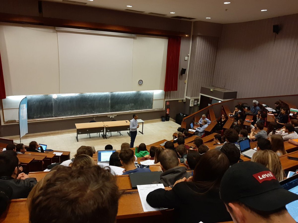 ImagineConseil's tweet photo. M. Tamoud, diplômé 1994 de l'ENSGI, et parrain de la promotion 2021 est à @genieindustriel aujourd'hui pour discuter de son parcours et répondre aux questions des étudiants. Il est dirigeant de la Supply chain Schneider en Asie et fait partie des créateurs de notre Junior ! https://t.co/G2Ebi8He45