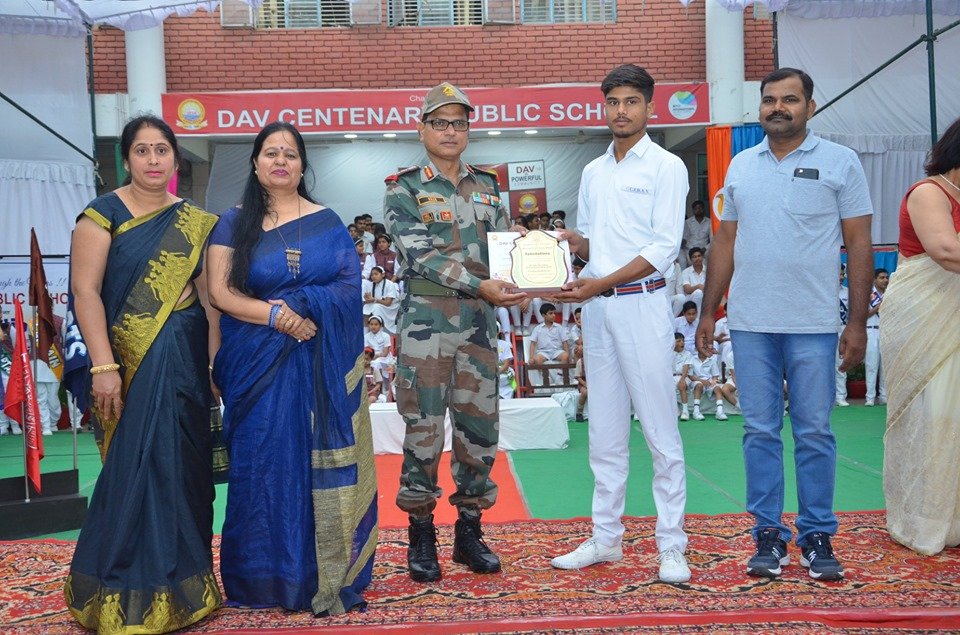 DAVMeerut's tweet photo. Graceful Felicitation Ceremony was organized for all 90% &amp; above scorers along with Subject Toppers, Stream Toppers and School Toppers of Class X &amp; XII of the Academic Session 2018-19.

The prestigious moments of the students were witnessed by the parents. https://t.co/TiCvoVlgAy
