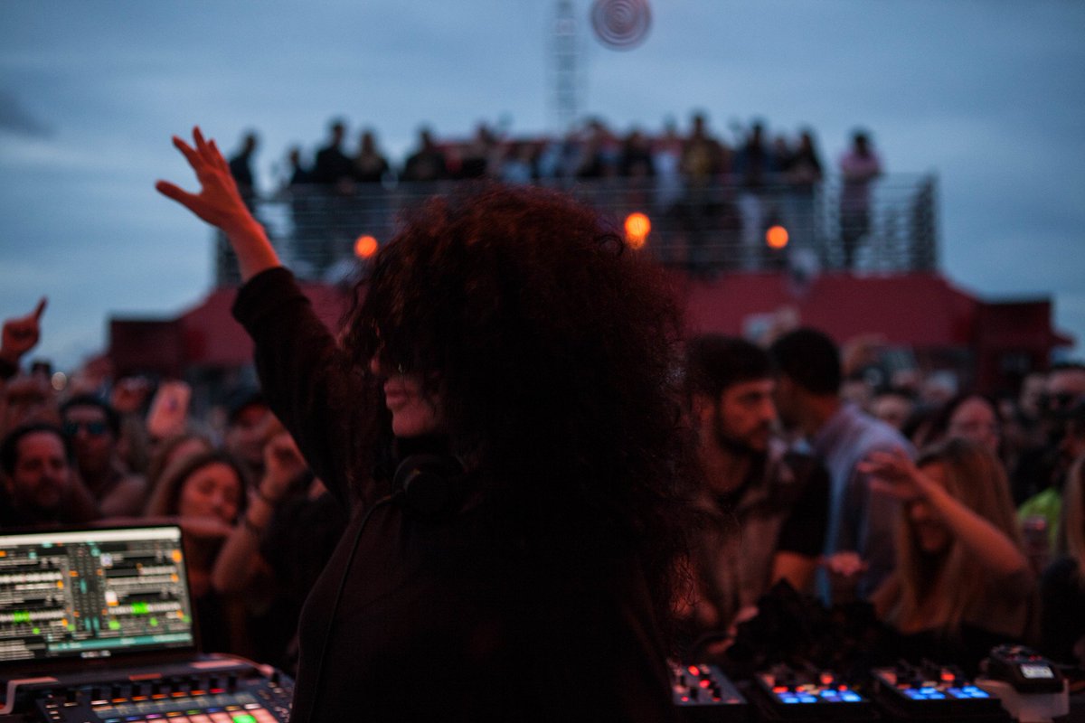 NicoleMoudaber's tweet photo. Mood on the Hudson 😈 #NYCmemories
Looking forward to returning to NY on May 31st for an All Night Long set at #99Scott. Tickets: https://t.co/mQq9o8DUVy https://t.co/qZFAAnKDDM