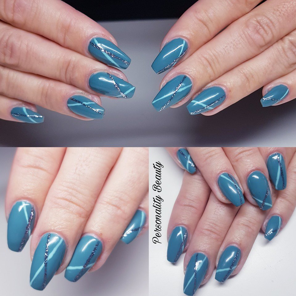 Mint, teal and platinum- the perfect #gelpolish #colour combination as demonstrated on these #nails by Leanne Yasmin Nicole! 💙🌿💎

bit.ly/2Ljt3zD