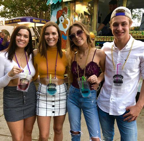 michaelbran2401's tweet photo. #SwaggaBomb A Hands-Free Drink Pouch. A high-quality #drink #pouch with a vibrant beaded necklace https://t.co/F25a8t9w4X #hydrate #refill @theswaggabomb @eddie_johnson7 https://t.co/A7OPcdUCRN