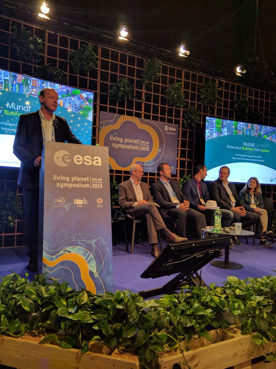 eox_a's tweet photo. Mundi presentation now at AgorΓ Giardino including @S_cartography showing off our #Sentinel-1 #CARD mass processing #eoxcloudless #eo #mosaic https://t.co/FqtsDJFApg