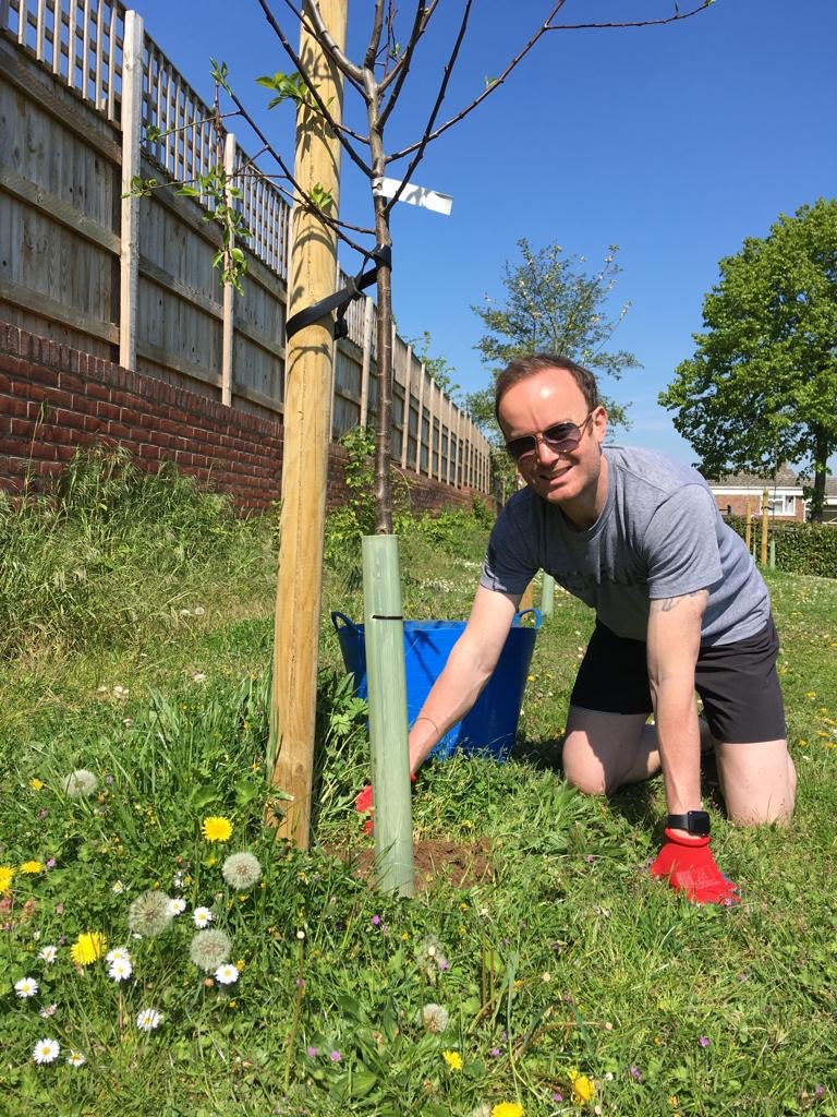 RichardRout's tweet photo. Great morning out with @GreenerG on the Horringer Court estate working on our projects to enhance biodiversity in the area🌳🌷���🐝🦇🐦🦉 https://t.co/6QWfG1WnmK