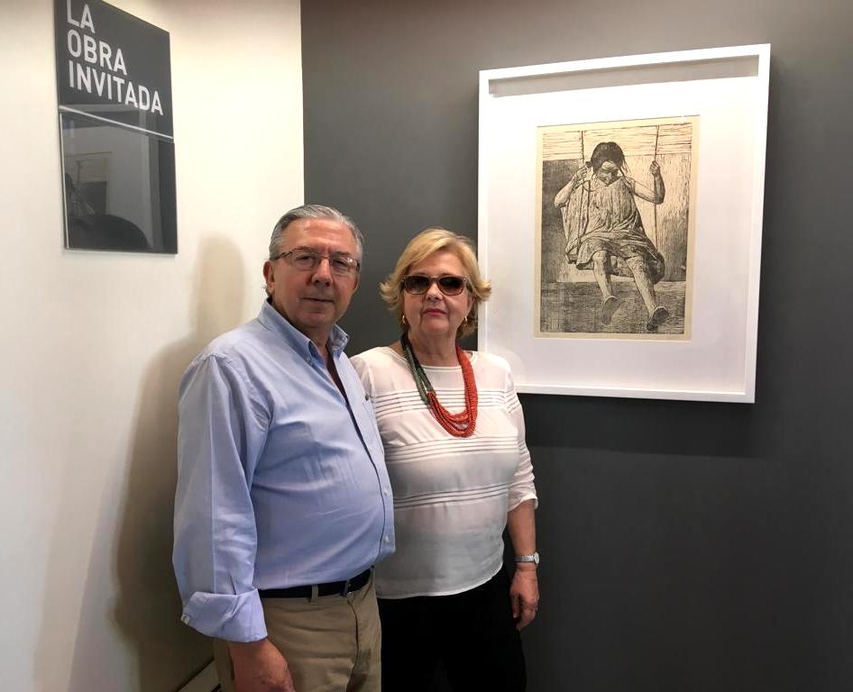 Gracias a Mª Antonia León y Antonio Peinado, quienes participan este mes en la actividad "La obra invitada", cediendo de su colección "Columpio" (1967), obra original de José Duarte. "La obra invitada" reconoce el apoyo del pequeño coleccionista al arte contemporáneo