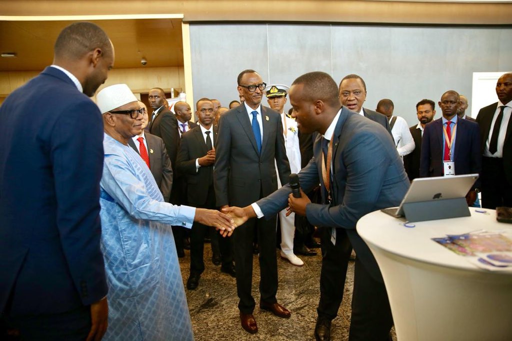 BankofKigali's tweet photo. We are honoured to have H.E @PaulKagame , H.E #UhuruKenyatta from Kenya and H.E #IbrahimBoubacarKeita from Mali at our #TAS2019 stand  as we present to them IKOFI(Bank of Kigali E-wallet with a special focus to the farmers).

#TAS2019 #RwoT https://t.co/73pqzMfoVA