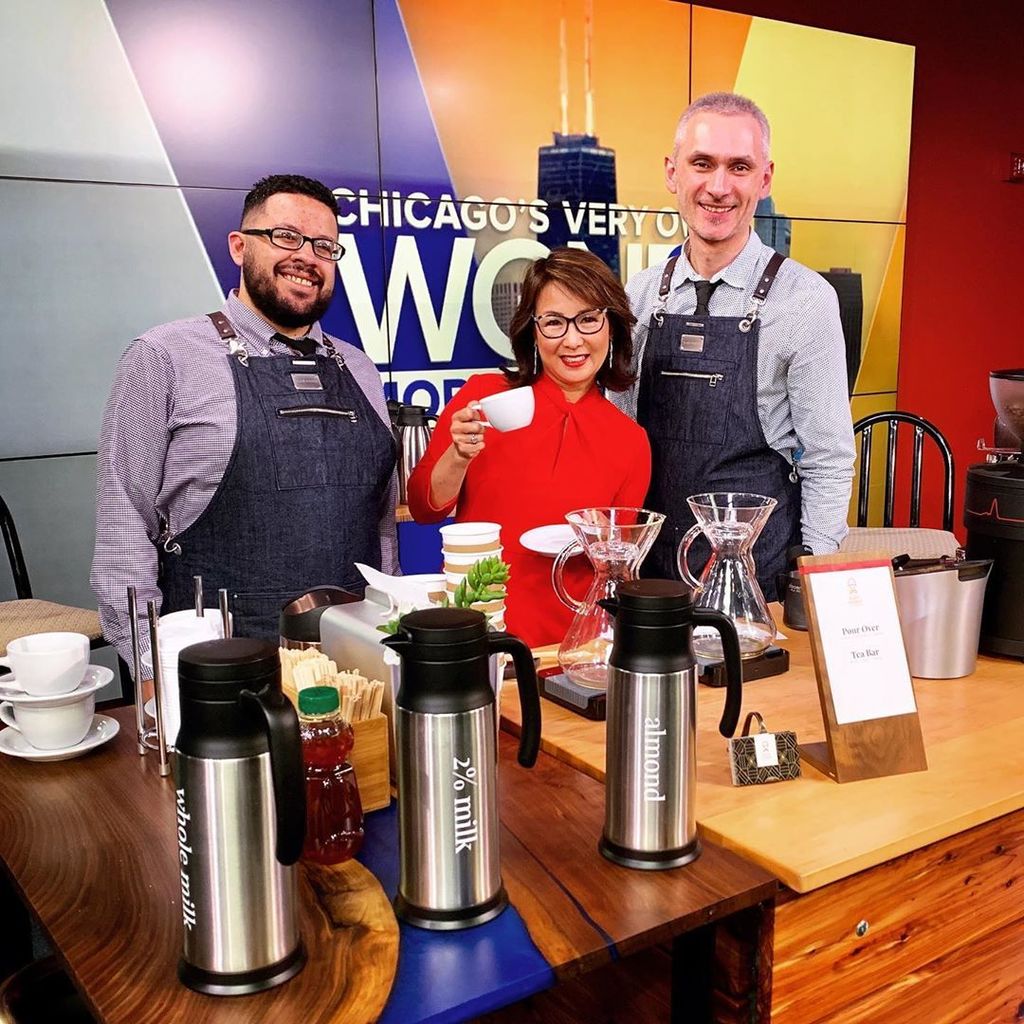 NancyLoo's tweet photo. A literal work perk this morning at @wgnnews @wgnmorningnews: newsroom baristas! ☕️ #BestBosses 🤗#chicagosveryown @blackfodder #werkperk #caffeinatedcrews #amnewsers https://t.co/VXJTighKAC https://t.co/SRR9gWGBaC