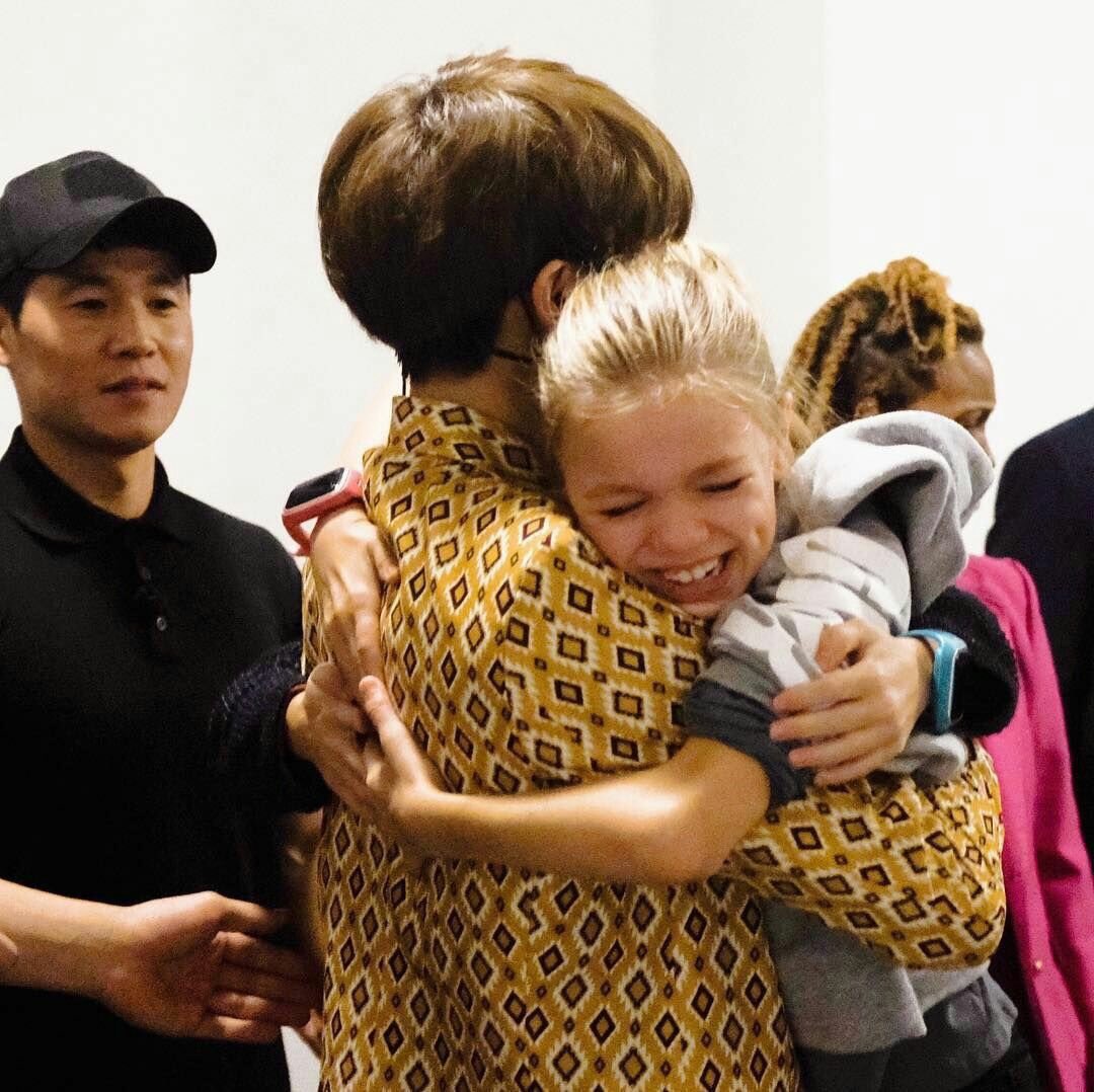 Bangtan India On Twitter The Kids Who Hugged Jungkook Last Time When They Appeared At The Gma Are There At Today S Concert Btsongma Bts Twt Bts Mtvbrfandombtsarmy Mtvbrkpopbts Premiosmtvmiaw Cr