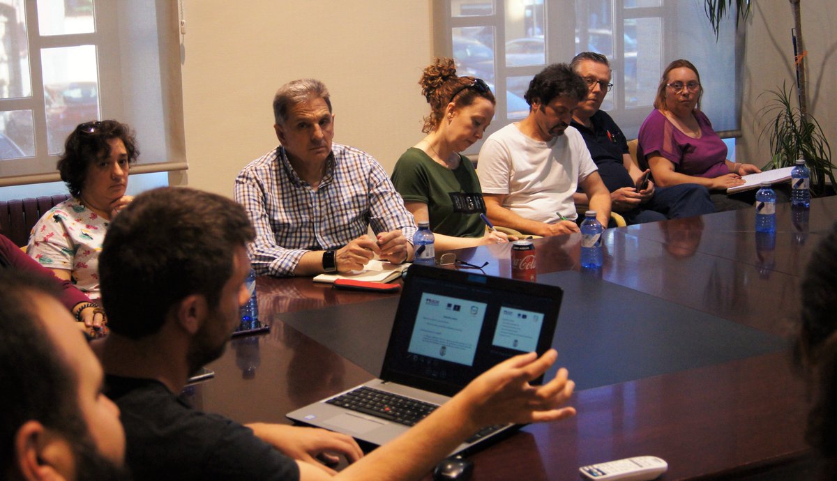 AytoMora's tweet photo. AYER se presentó y comenzó su andadura el #ProyectoPARTICIPA, destinado a la lucha con el #AbandonoEscolar en nuestro pueblo.
Un Proyecto solicitado por el Ayuntamiento con la Colaboración de CECAP que ayer presentamos a TODOS los centros públicos de #Mora y sus #AMPAS
#Educación https://t.co/vsmjRW9TuA