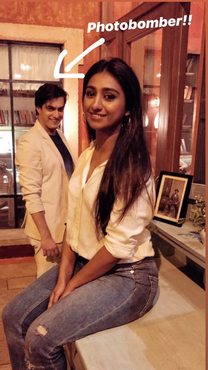 MohenaSinghWeb's tweet photo. #AboutLastNight
Gorgeous,
Mohena Kumari Singh,
@SinghMohena in black and white combination 📷 at the home made cafe @thehomemadecafe in juhu with friends enjoying herself.
@AdditeMalik
#TheHomeMadeCafe
#MohenaAddicted #Mohena #MohenaSingh #MohenaKumari #MohenaKumariSingh https://t.co/YwUneqqcXE