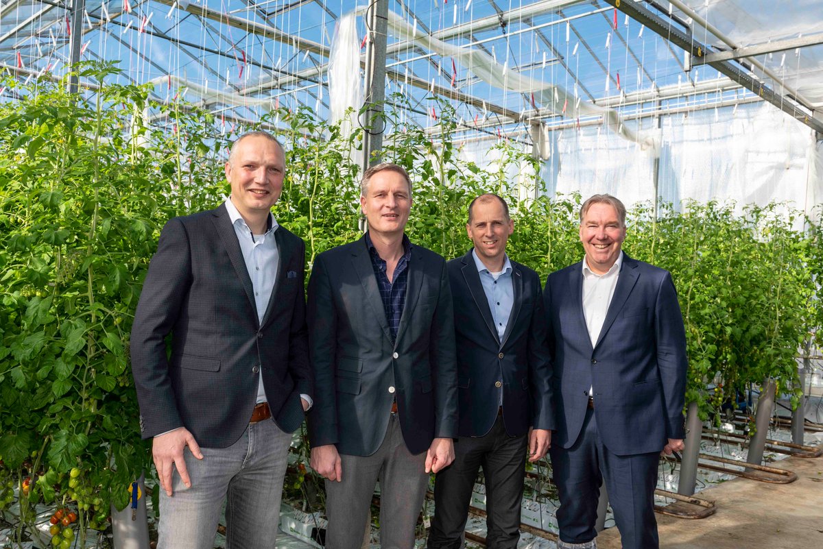 🤩Trots op de nieuwe editie van het vakblad familybusiness over Smeding Groenten en Fruit!🤩

<a href="/smedingagf/">Smeding</a> is al 85 jaar een trots familiebedrijf, waarin wij groei mogelijk maken in de wereld van groenten en fruit: bit.ly/2w1lrak