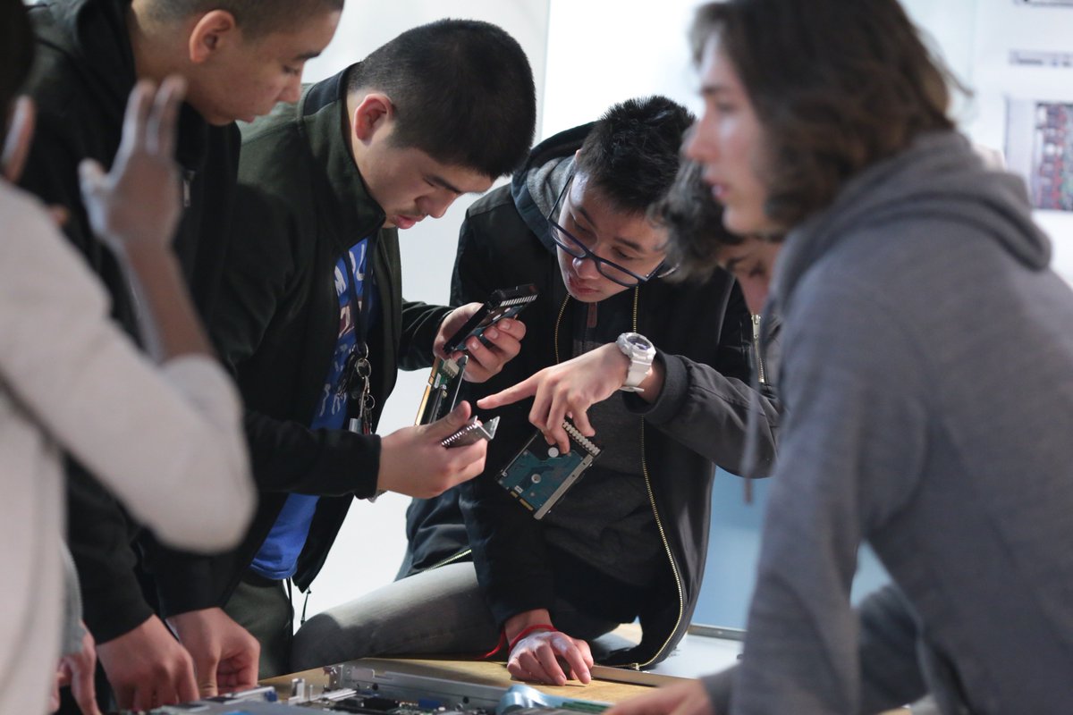 Criteo_France's tweet image. 💻Les élèves et leurs enseignants s’initient au codage lors d’ateliers spéciaux pour cette journée #YesWeCode
🔍La tech représente de grosses opportunités d'emploi : faisons en sorte que tout le monde puisse en profiter ! #TechforGood