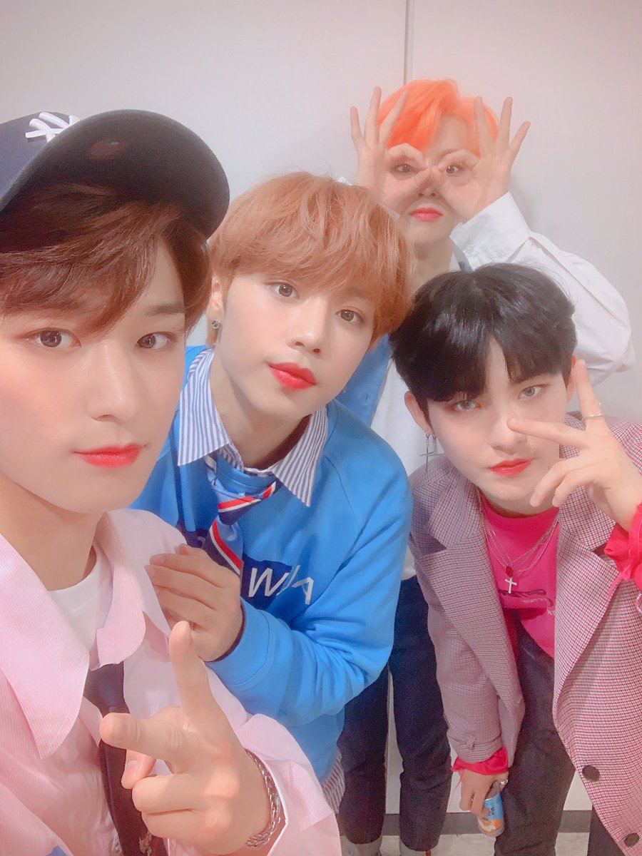 ChristmasSnow7's tweet photo. IDOL TALK TV๐บ- M.S.G LIVE๐ถ
#THEBOYZ #BloomBloom @Creker_THEBOYZ @WE_THE_BOYZ #ALLTHEKPOP #MSG #MUSIC_STAGE #BGM https://t.co/e7ZmnY6jbK