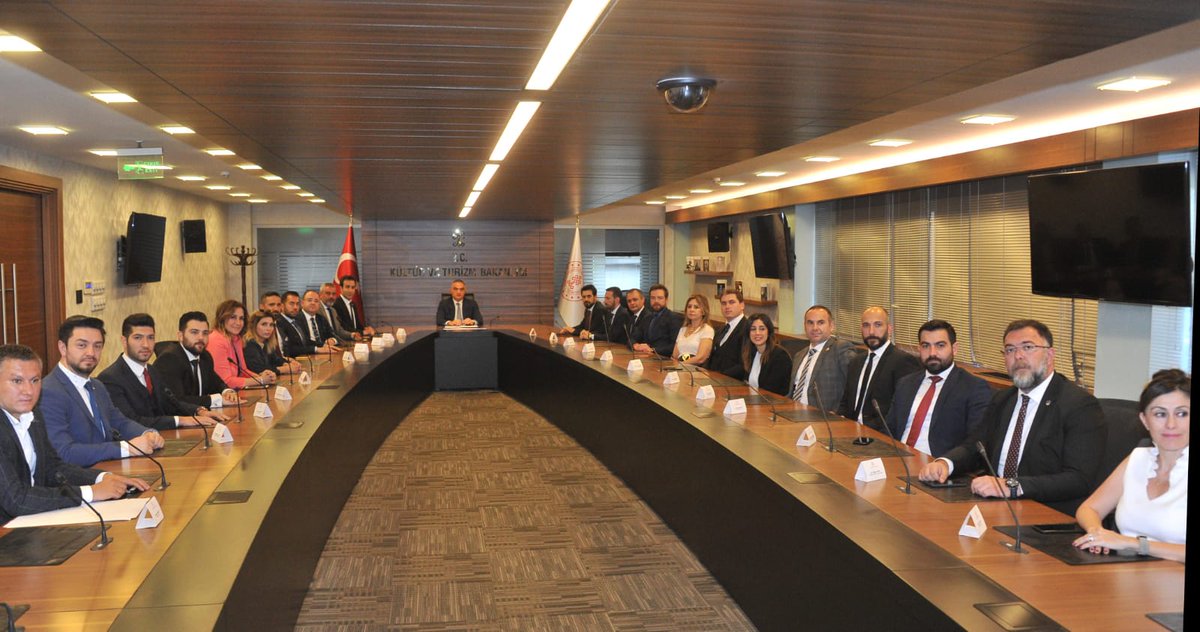 Ankara Genç İş Adamları Derneği (ANGİAD) Yönetim Kurulu Başkanı Serhan Yıldız ve beraberindeki heyeti kabul ettik.

Ankara’nın ve ülkemizin ekonomik, turistik, sosyal ve kültürel kalkınmasına katkı sağlamak için faaliyet gösteren ANGİAD’a çalışmalarında başarılar diliyorum.