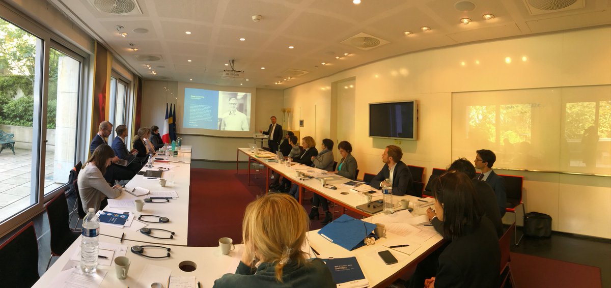 eHalsan's tweet photo. Besök vid franska hälsoministeriet den 13 maj. Frankrike kommer starta ett pilotprojekt för e-recept @eHalsan var glada att kunna bidra med information om hur det svenska systemet är uppbyggt samt berätta mer om #Nationellaläkemedelslistan. https://t.co/i94UyZsroD