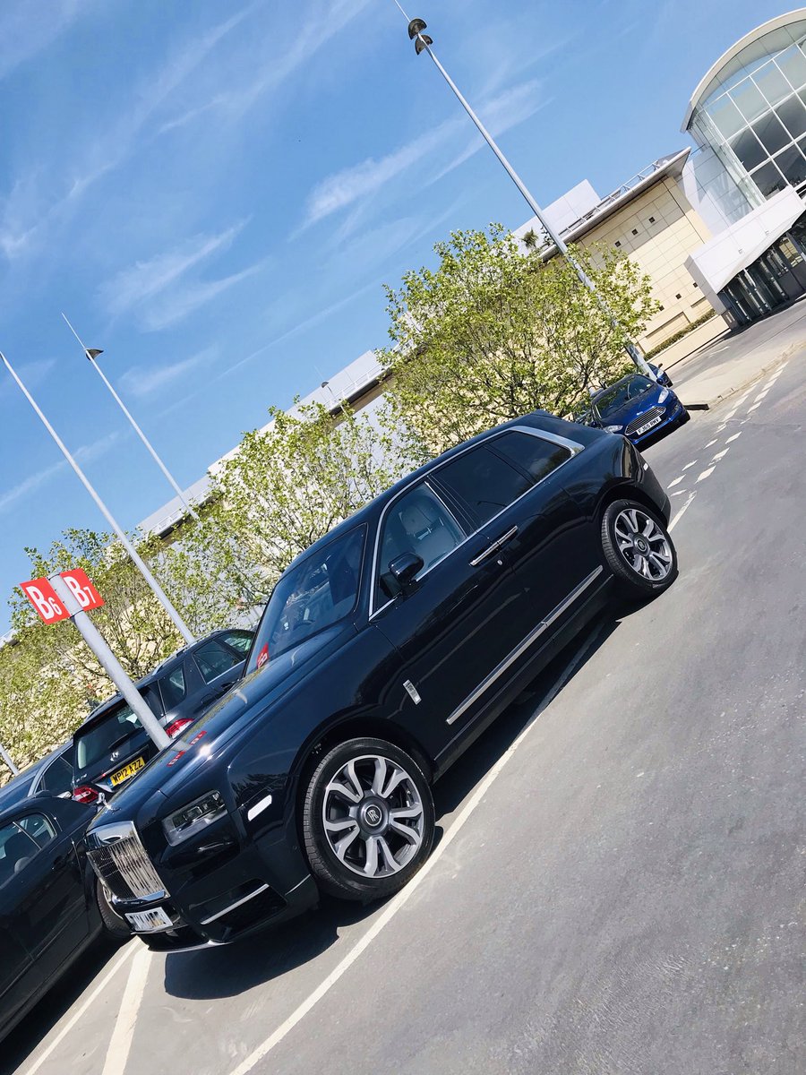 dannyknightuk's tweet photo. So, the prize for “I have a new Rolls Royce so I can park like a complete twat” award goes to..... #ParkLikeATwat #Arrogance #NiceCarThough https://t.co/6YxCJi2Xyd