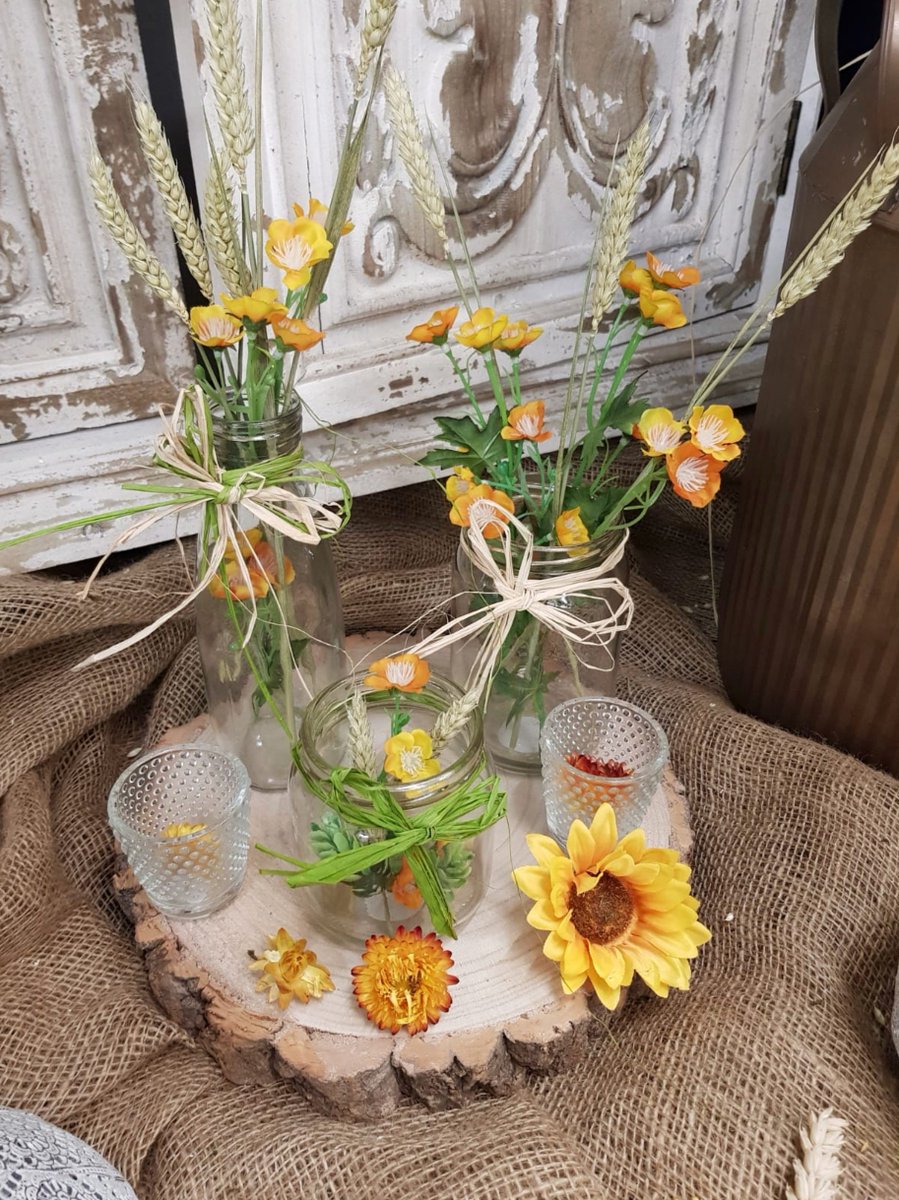 It's #WeddingWednesday and we're feeling the summer wedding vibes in #Norwich. Lots of new flowers, glassware and decor has arrived in our stores. Visit us and be inspired 🌻

Find your nearest branch:
whittingtons.biz/stores

#WeddingHour #WeddingDecor #Flowers #Glassware #Props