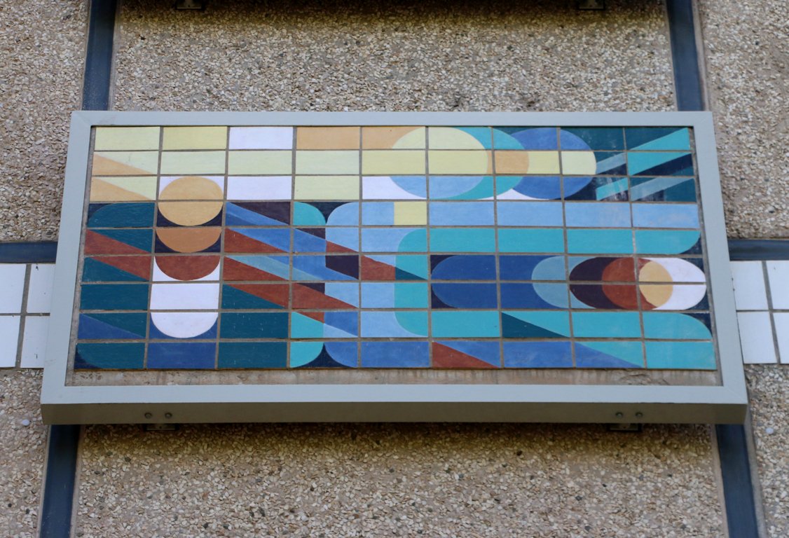 Ottostadt's tweet photo. Neuer Platz für drei Olvenstedter „#Hauszeichen“

Hauszeichen des Künstlers Frank #Borisch aus der Gründungsphase des Stadtteils Neu #Olvenstedt sind gestern feierlich an die Weitling-Schule übergeben worden. 🙌

Weitere Informationen ➡️ https://t.co/NfAJUBQYla https://t.co/byM3PdrzkC