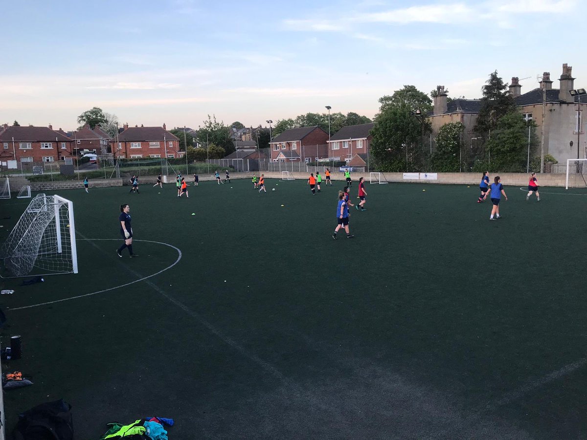 OssettUnitedLFC's tweet photo. Both squads back in full force at Dimple Wells last night for some high intensity Small Sided Games ⚽️🔥 Levels were HIGH after our small post season break 👏🏼👏🏼👏🏼 #OULFC https://t.co/EuVmDExl5S