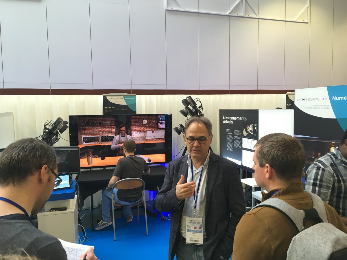 CNRS_HdF's tweet image. Au tour de Yann Coello du #Scalab de présenter « l agent virtuel capable de détecter les intentions sociales » #InnovativesSHS @isiteULNE