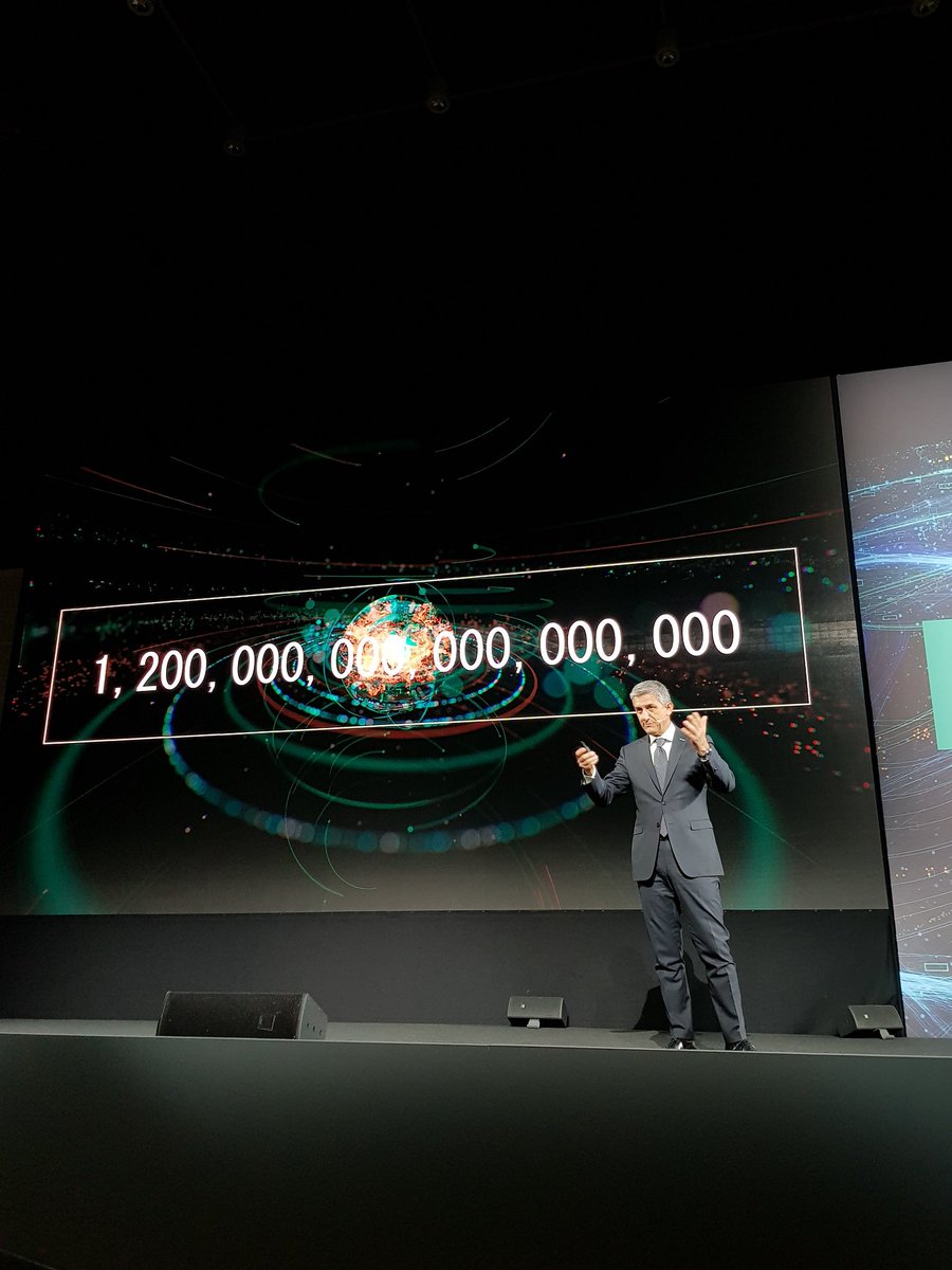 HPE_Italy's tweet image. .@stefano_venturi: "una mole incredibile di #dati viene generata ogni giorno". #HPEDiscoverMore