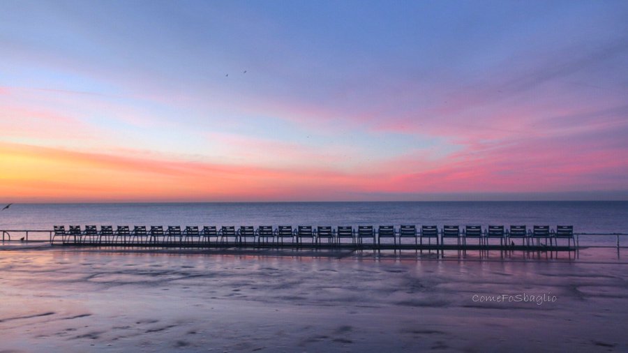 VisitCotedazur's tweet photo. Installez-vous et admirez le plus beau des spectacles... 
📷 @ComeFOSbaglio #CotedAzurFrance #Nice06 #NiceMoments #IloveNice @Nice_Tourisme https://t.co/xYsYcMLIG1