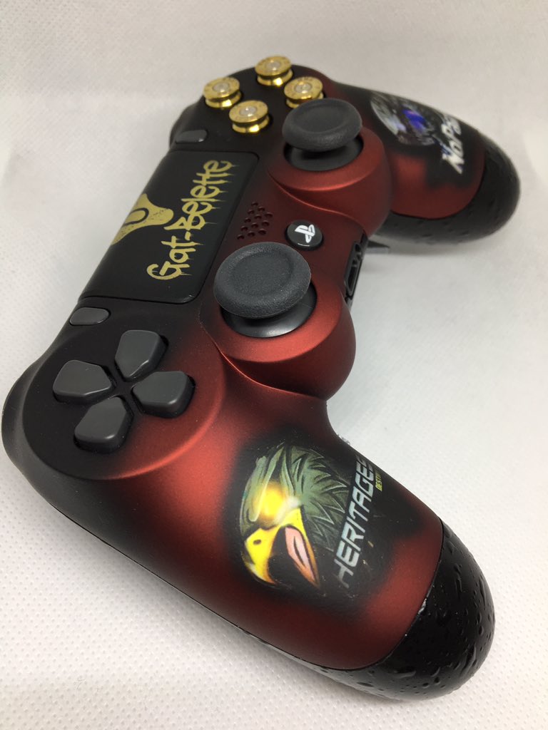 GeekServices's tweet photo. Salut à tous,
Ajd superbe projet perso « NoPaiin »!
-Base Redvelvet smoky + Logos NoPaiin
-Pavé tactile Perso Pseudo
-Boutons balles
-Grip Esport
-Palettes Wings
Elle est Superbe!😍😍
https://t.co/5qJW5H02pq
#Ps4 #Palettes #Geekcontroller #Nopaiin #Wings
Excellente journée!✌🏻 https://t.co/uR5KujryOZ