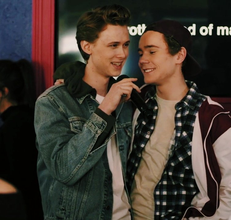 Soft boyfriends singing together 🎤💖