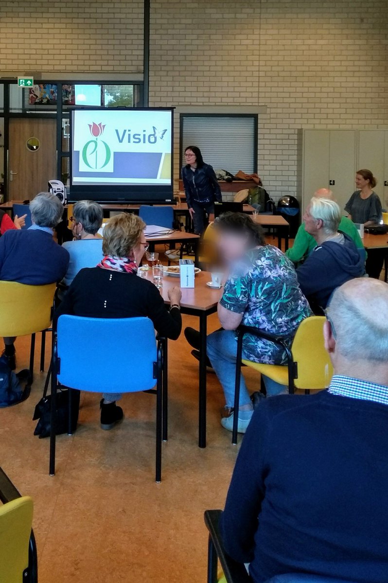 Gisteren was @KonVisio te gast bij het #parkinsoncafe in Almere. Tijdens de bijeenkomst was er aandacht voor visuele problematiek bij de ziekte van Parkinson en de mogelijkheden binnen Visio.  Een geslaagde bijeenkomst! #parkinson #slechtziend #Almere #watkanwel