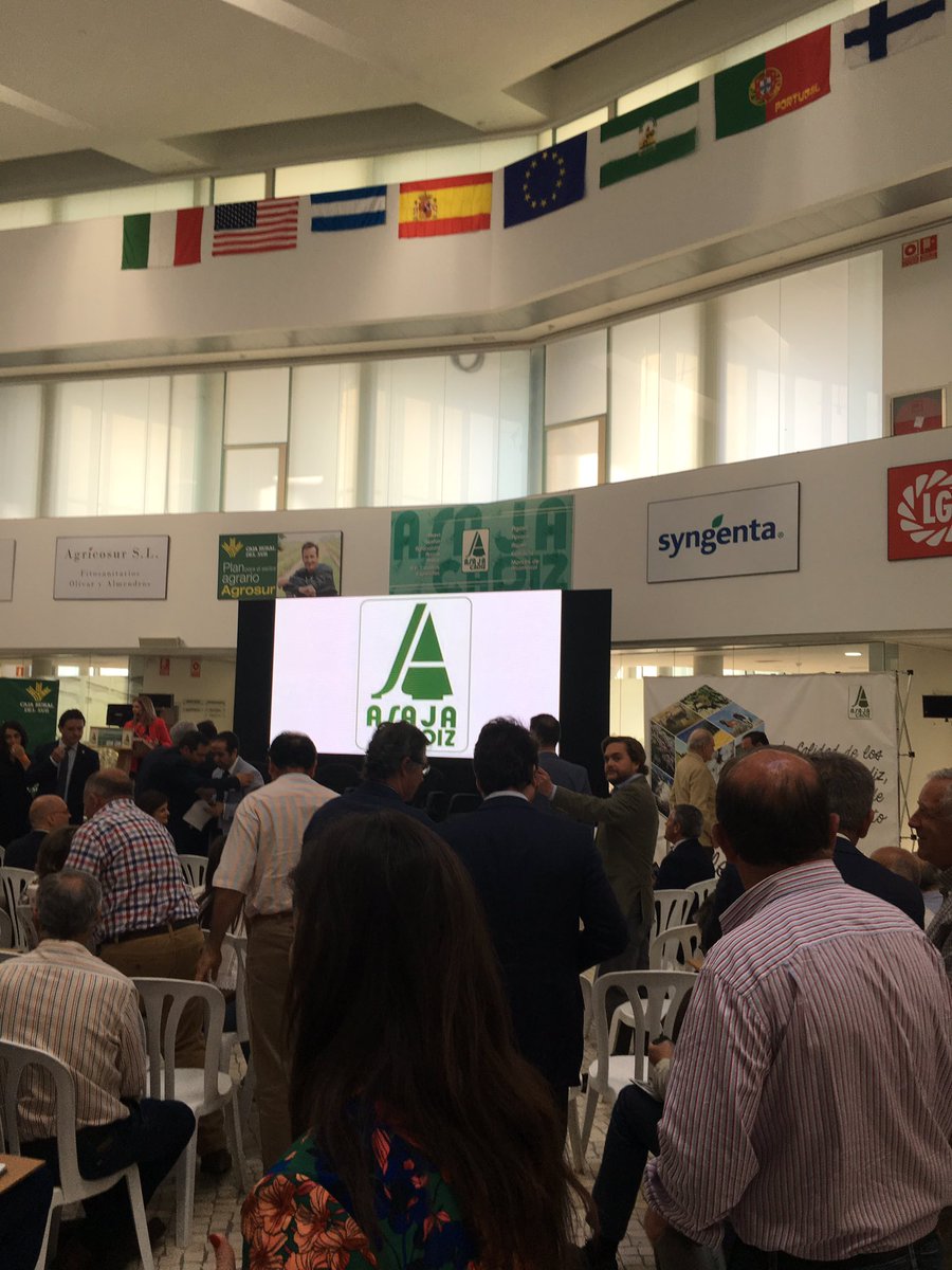 jp_azoulay's tweet photo. Getting ready for the Asaja international congress. Over 200 farmers ready to engage into the conversation. @cropprotection https://t.co/TmAeEJo031