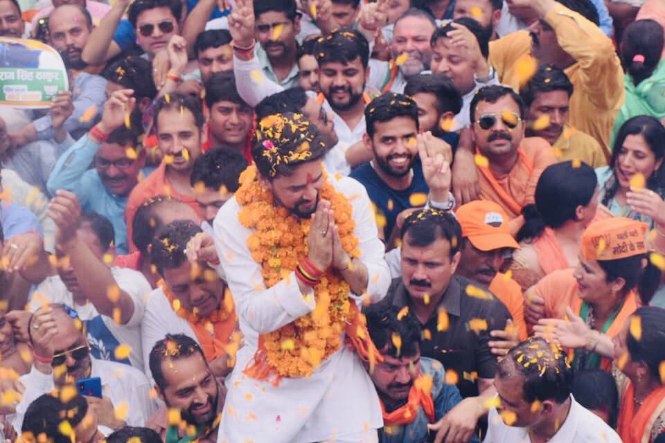 BSAGARWAL4's tweet photo. लहर नहीं ललकार है

आ रहे फिर मोदी अनुराग हैं @ianuragthakur
#Janta4ModiAnurag
@iPuneetSharma
@DhumalHP https://t.co/t2w4WNpMzD
