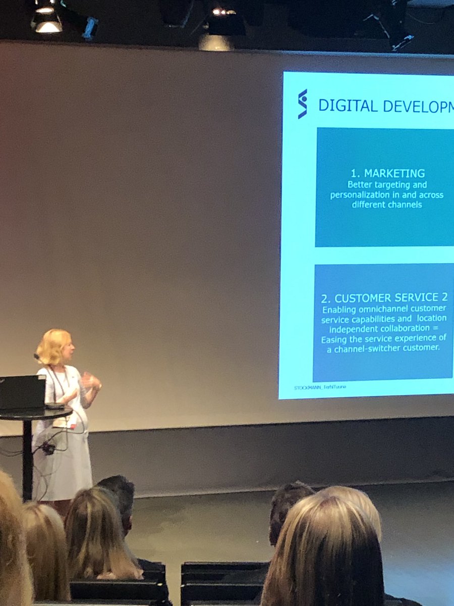 tuijatella's tweet photo. Ihanan innostava @TerhiTuuna kertoo Stockan digihankkeista Digian  #älykäsasiakaskokemus -tapahtumassa - paljon kyllä tapahtuu eri tasoilla! #digiarki https://t.co/ZNWytHqg9C