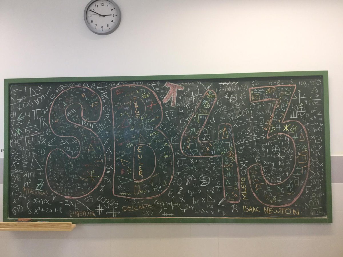 Una nueva pizarra de matemáticas para <a href="/BCAMBilbao/">BCAM</a> de las alumnas de 3° y 4° de ESO para el concurso #BCAM10years.