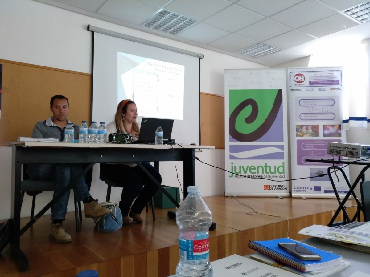 salud_aragon's tweet photo. Gracias a Patricia y Raquel de @CruzRojaZgz  , Nines y Ricardo de Prevención Comunitaria Ayto Teruel @PrensaAyTeruel , Leire y Silvia de @aytohuesca . También presentamos el Concurso Prevention APP 📱que lanzaremos el próximo mes de junio gracias a @OhPrevention https://t.co/iuL4eY3I7c