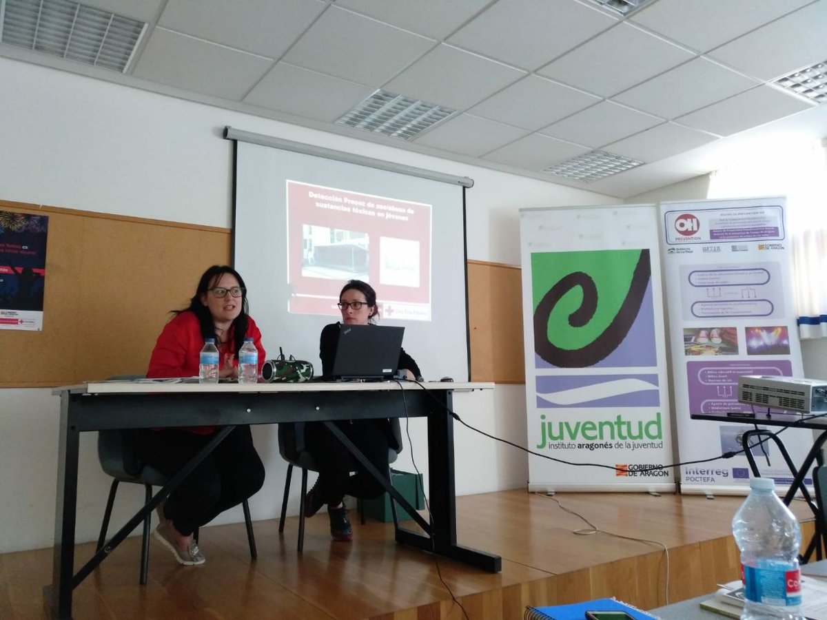 salud_aragon's tweet photo. Gracias a Patricia y Raquel de @CruzRojaZgz  , Nines y Ricardo de Prevención Comunitaria Ayto Teruel @PrensaAyTeruel , Leire y Silvia de @aytohuesca . También presentamos el Concurso Prevention APP 📱que lanzaremos el próximo mes de junio gracias a @OhPrevention https://t.co/iuL4eY3I7c
