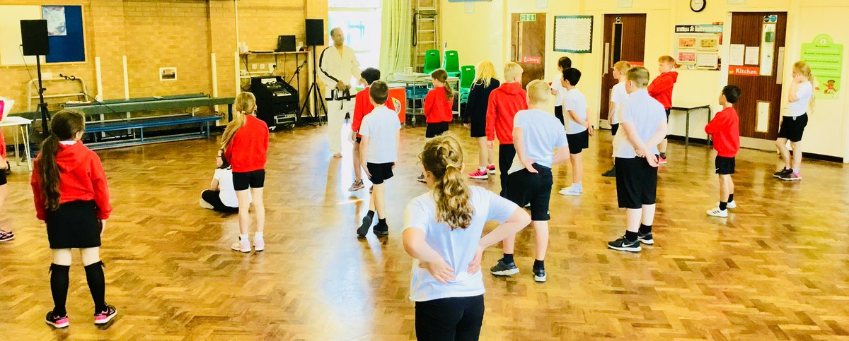 HighLeghPrimary's tweet photo. First up on Day 3 of Sports Week; Taekwondo for Year 4. Expert tuition provided by Mr &amp; Mrs Hanif #ExtendingOpportunities #FitKids #LoveBeingActive 👍 https://t.co/eiQwZToBvG