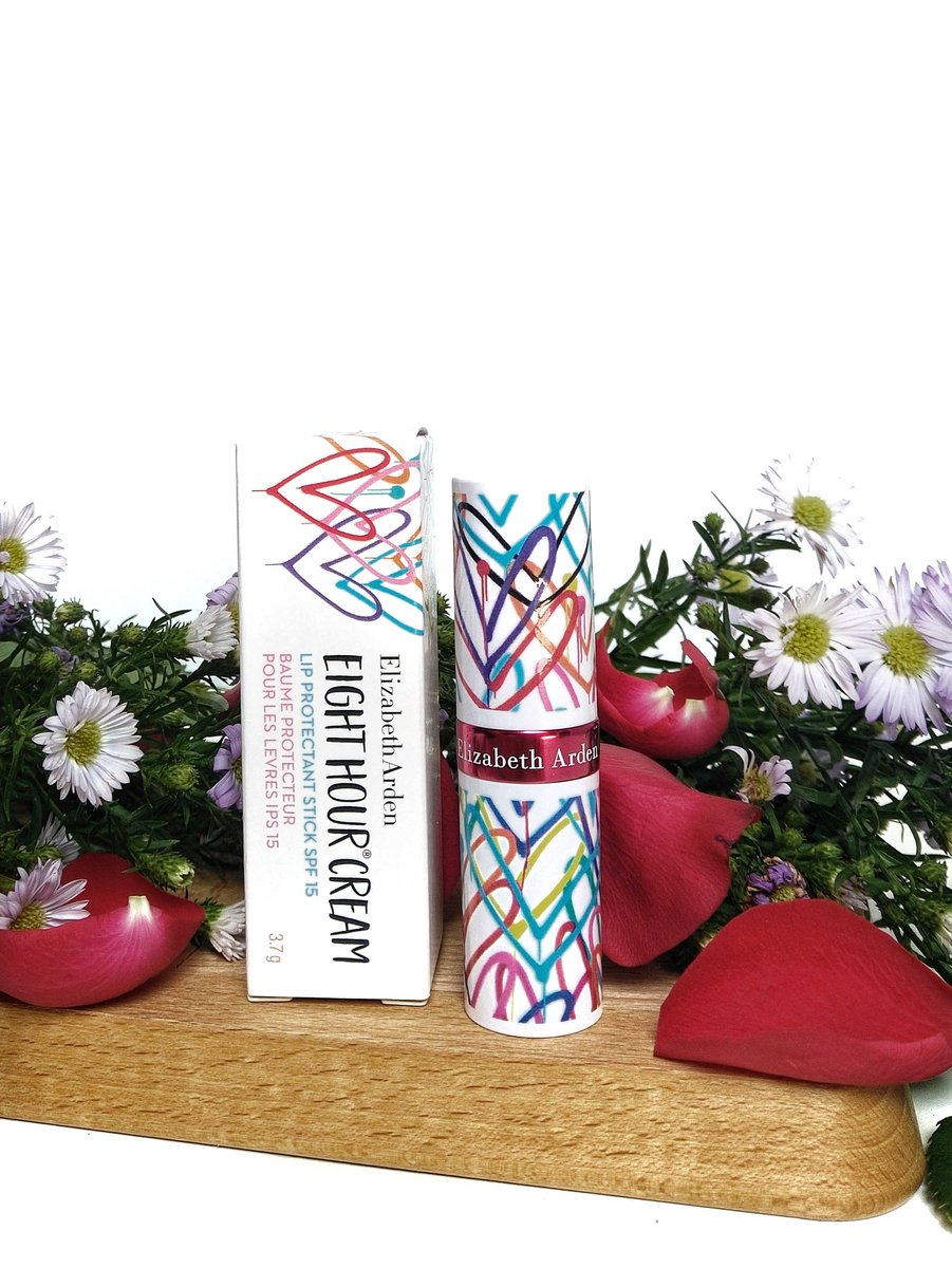 syaza_hamid_'s tweet photo. I just published my review on these two products from @ElizabethArden on #HermoMy beauty memo. Here's the link in case you guys want to read it π https://t.co/mkxnHwZhAq https://t.co/6edPiA9d7A