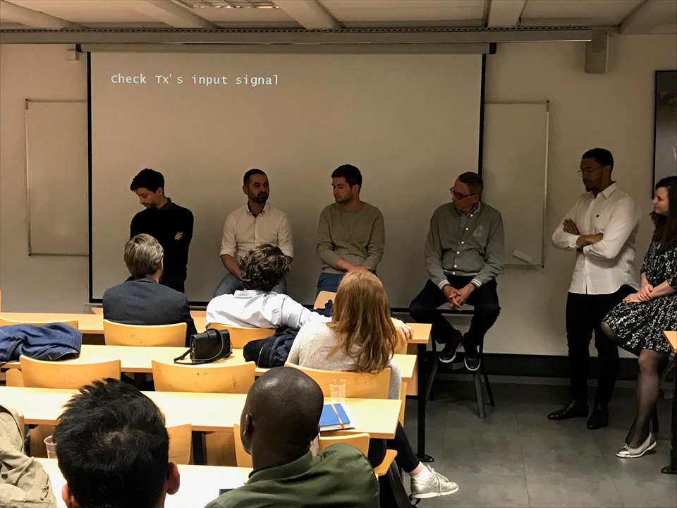 SUPDEWEB's tweet photo. Session de #networking et #jobdating avec @GoogleFR et des agences indépendantes. 
Un moment de partage et d'échange pour nos étudiants ! https://t.co/uCTGNlsS18