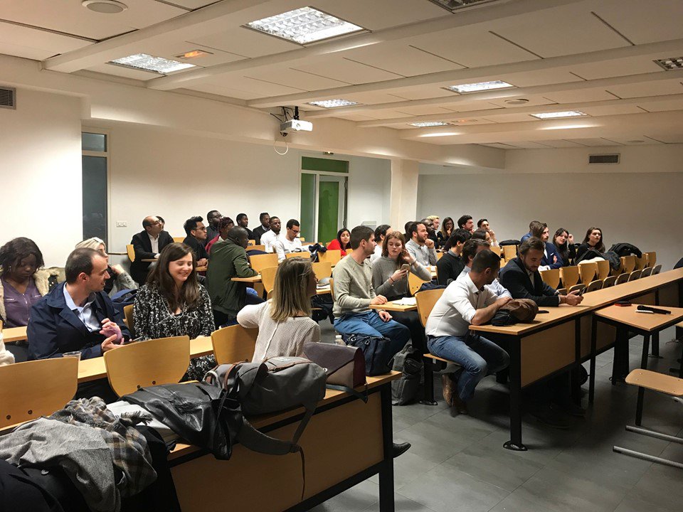 SUPDEWEB's tweet photo. Session de #networking et #jobdating avec @GoogleFR et des agences indépendantes. 
Un moment de partage et d'échange pour nos étudiants ! https://t.co/uCTGNlsS18