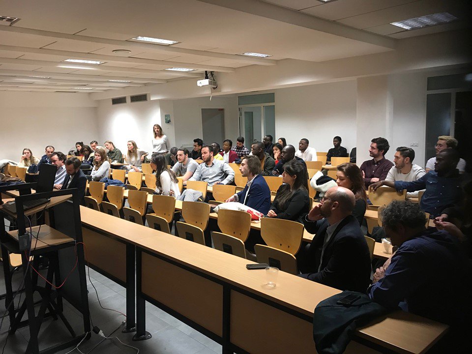 Session de #networking et #jobdating avec <a href="/GoogleFR/">Google FR</a> et des agences indépendantes. 
Un moment de partage et d'échange pour nos étudiants !