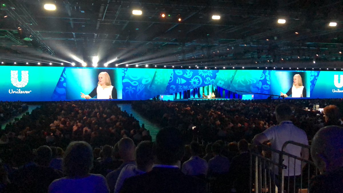 Veronica24_7's tweet photo. #AdobeSummit  @janedmoran CIO of Unilever: “to reach 2.5 BILLION customers every day woth personalized experiences you need to scale through technology!” https://t.co/5uOBAQ9o4z