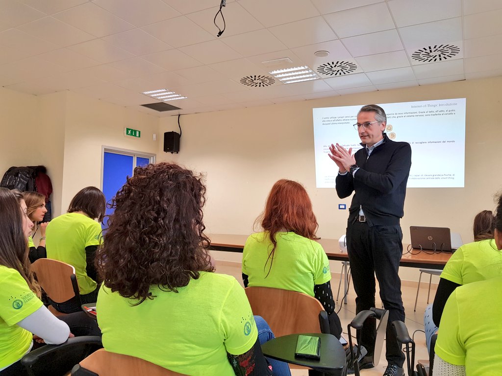 PIDMed40's tweet photo. Ultimo fondamentale incontro con gli esperti di 4.0. Oggi gli studiosi del tirocinio in #mentorig per la #DigitalTransformation delle #mpmi incontrano @Leo_Angrisani direttore del #Cesma @UninaIT per approfondire il concetto di #iot.
#societing #societing40 #pidmed #tech #iiot https://t.co/0pwHr7bg4C