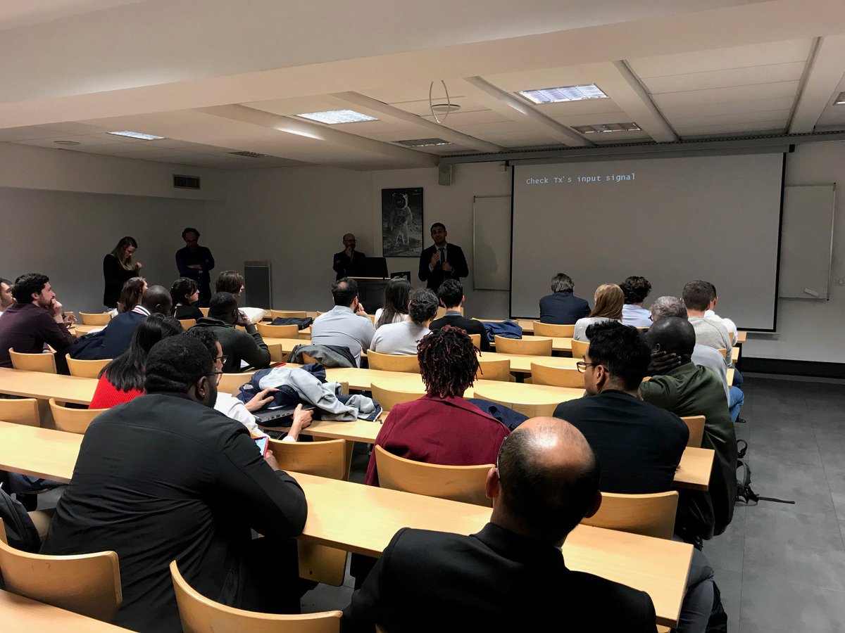 SUPDEWEB's tweet photo. Session de #networking et #jobdating avec @GoogleFR et des agences indépendantes. 
Un moment de partage et d'échange pour nos étudiants ! https://t.co/uCTGNlsS18