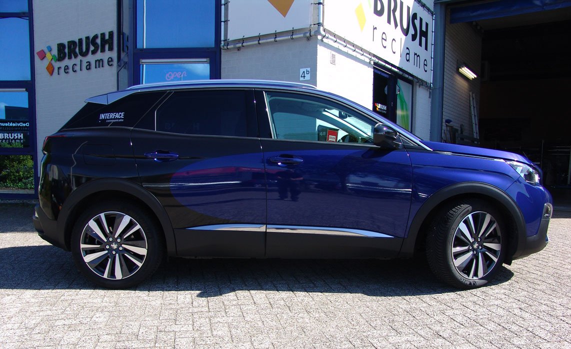 Peugeot 3008 gedeeltelijk voorzien van #carwrap #vinyl  voor <a href="/ifcommunicatie/">Peter Mulder</a>  Maar welke kleur is nu geplakt? Supreme wrapping film gloss black of gloss indigo blue