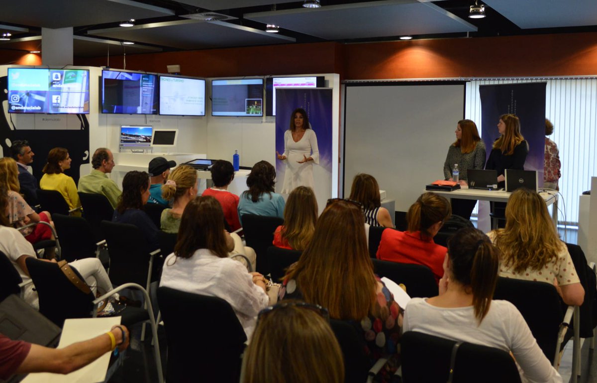 👨‍💼Hoy, jornada de análisis en @andalucialab junto a <a href="/bookingcom/">Booking.com</a>, <a href="/costasurcom/">Costasur</a> y el Dpto. de estadísticas SAETA, con propietarios y gestores profesionales de Viviendas con Fines Turísticos🏠.
La presentación, a cargo de la Delegada Territorial y el gerente de Andalucía Lab.