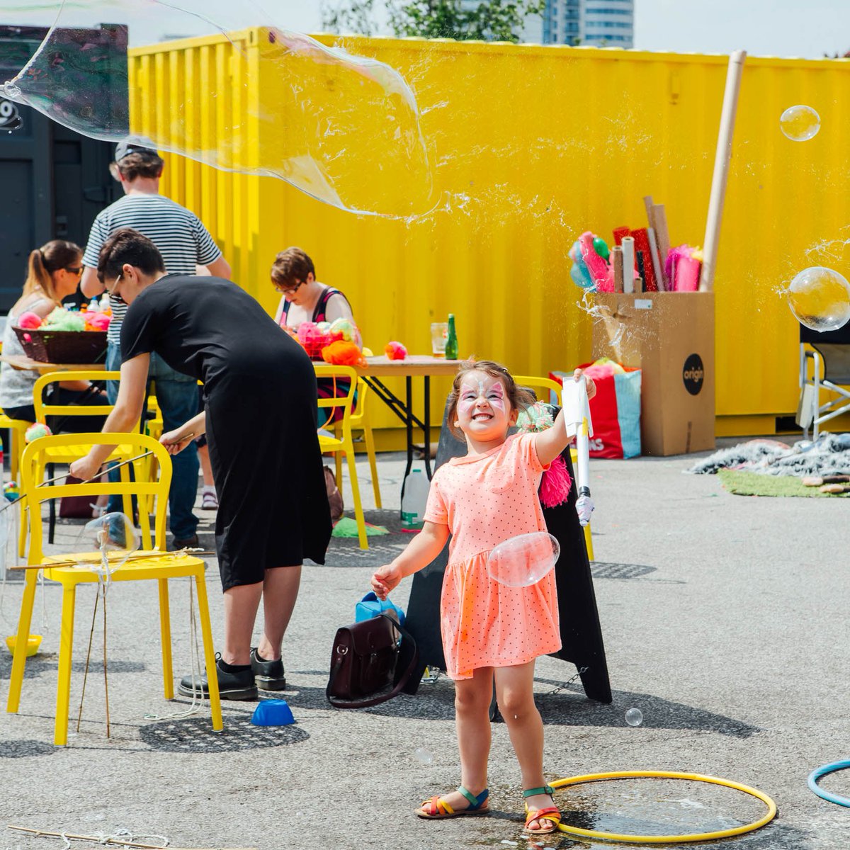YorkshireContmp's tweet photo. The Tetley Weekender is our annual micro-festival returning on 29 & 30 June! This year our theme will be #sculpture so come take part in fun family collaborations inside and out, alongside incredible food and drink from our Bar & Kitchen. #LeedsFamilies
> https://t.co/fafYXppuzD https://t.co/J7baAZ0Xkh