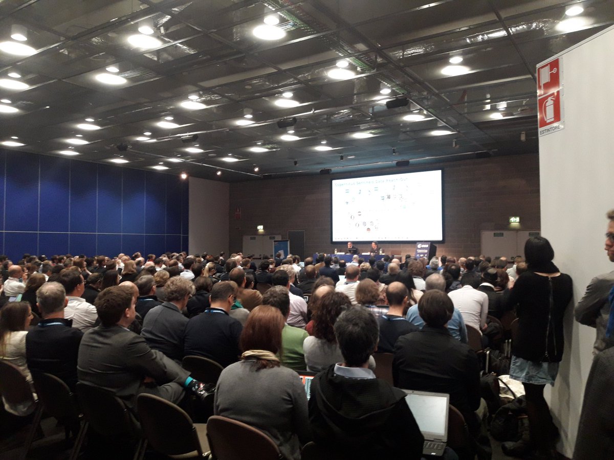 RoryScarrott's tweet image. Full house here @CopernicusEU update at #LPS19 ... remarkable that each scene has been downloaded between 7 and 12 times... what a resource for @eriucc and @MaREIcentre research to use.
