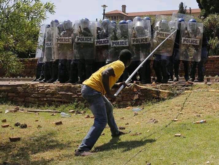 Fakude57798368's tweet photo. #IShouldHaveKnownThat
Looking for a job in South Africa is a job itself 😡😠 https://t.co/fc55yTaTM6