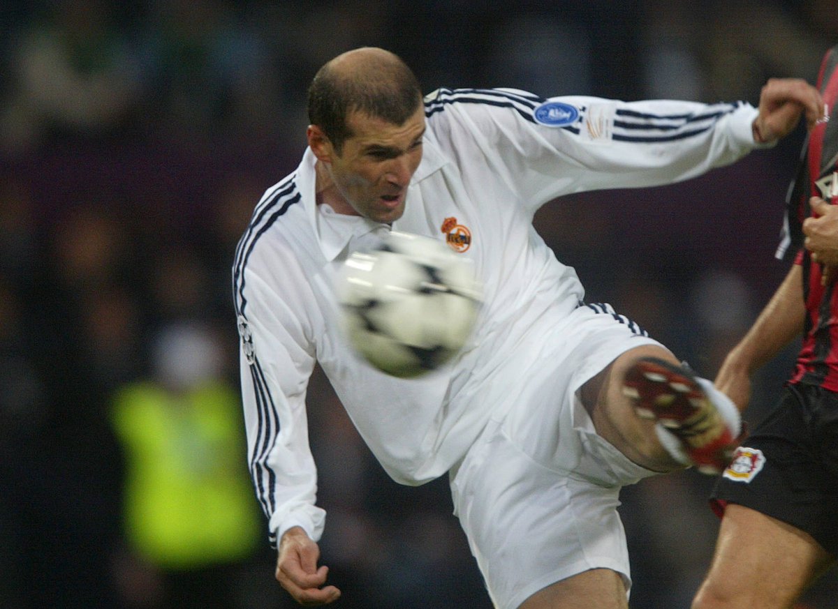 brfootball's tweet photo. On this day in 2002, Zinedine Zidane scored THAT volley in the #UCL final 😱🚀 https://t.co/I717SIrkpr